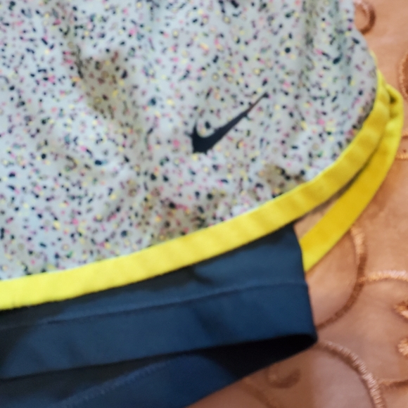 Nike DRI-FIT Running Shorts with extra coverage - Picture 3 of 7